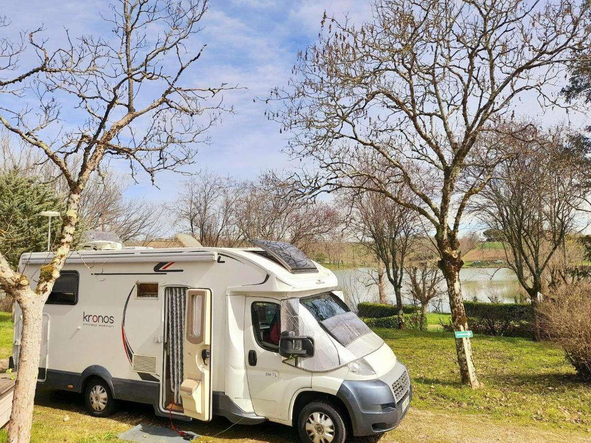 Hotel Les Auzerals Camping Du Lac Rabastens Exterior foto