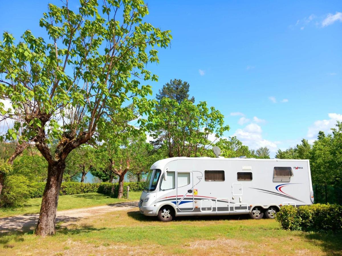 Hotel Les Auzerals Camping Du Lac Rabastens Exterior foto