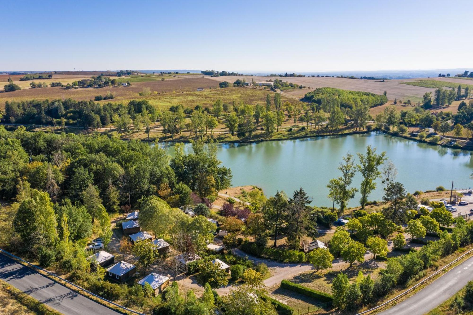 Hotel Les Auzerals Camping Du Lac Rabastens Exterior foto