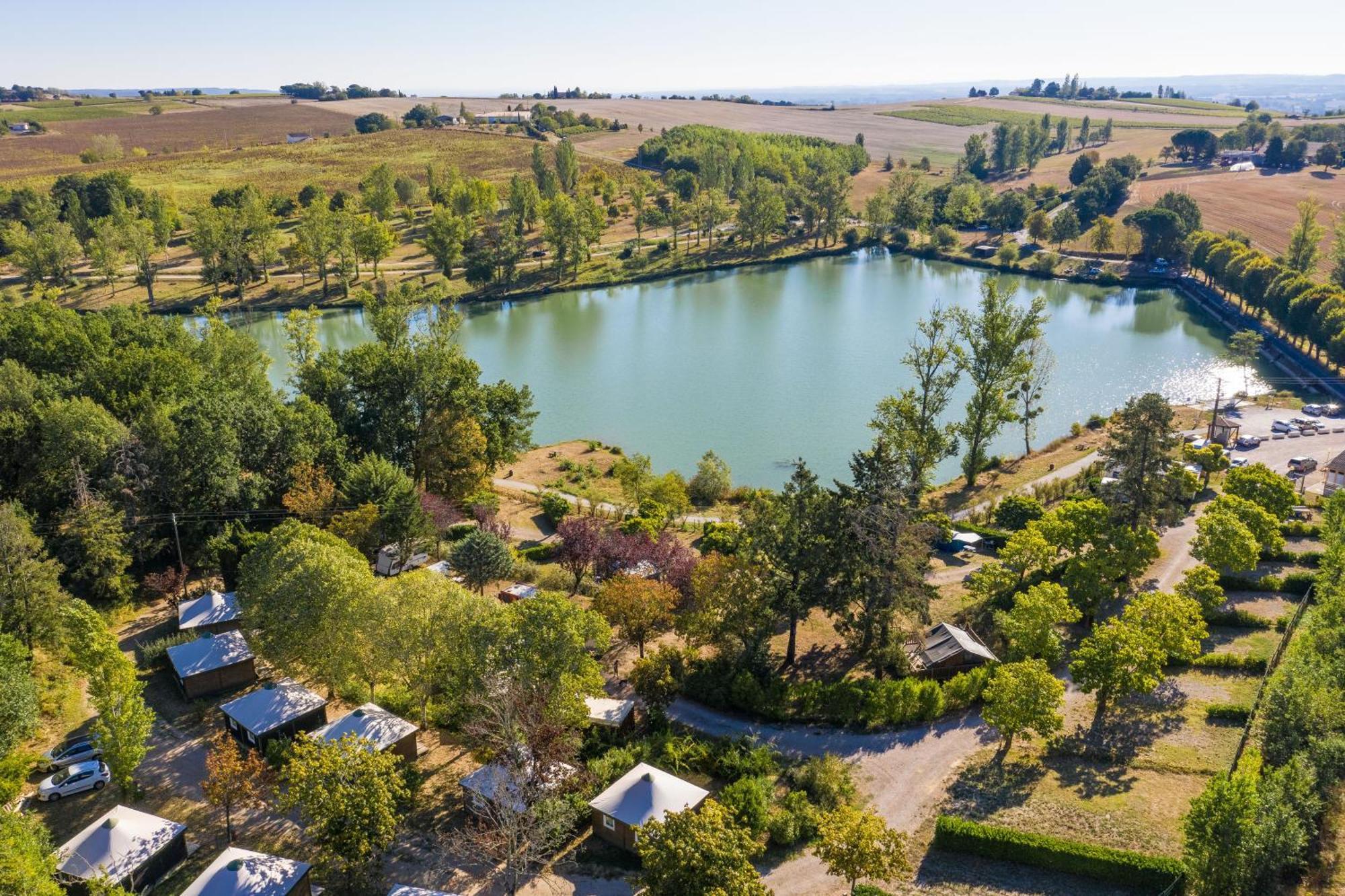 Hotel Les Auzerals Camping Du Lac Rabastens Exterior foto